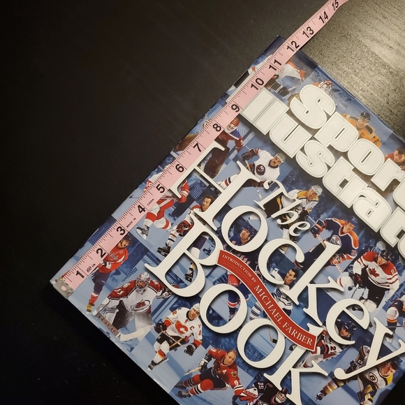🌺 3/25 The Hockey Book from Sports Illustrated - Picture 11 of 16